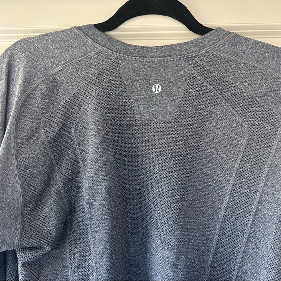 Men’s Lululemon Long Sleeve - Picture 4 of 6